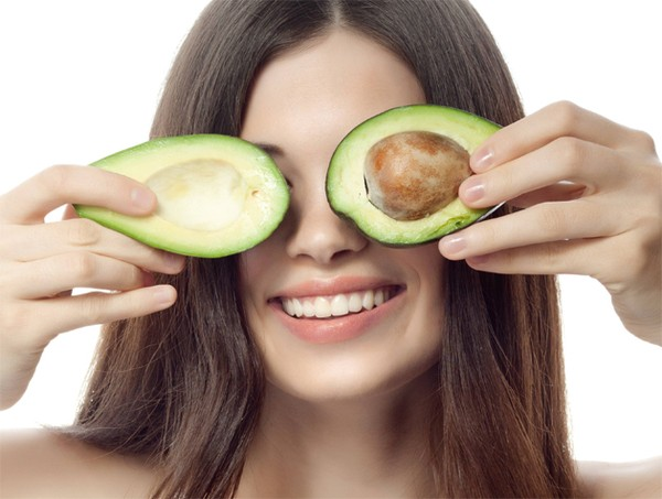 Сочетание авокадо и оливкового масла, как с высоким содержанием незаменимых жирных кислот, придаст волосам гидратацию