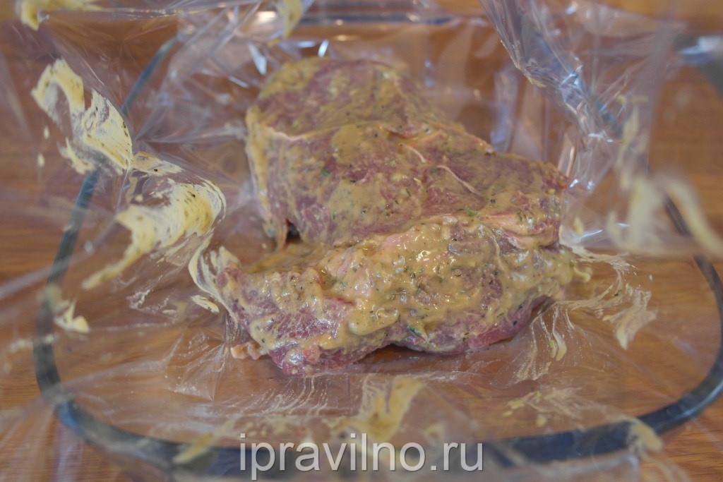 Gotowane polędwice wołowe   sos musztardowy   włóż mięso do torby (rękawa) do pieczenia